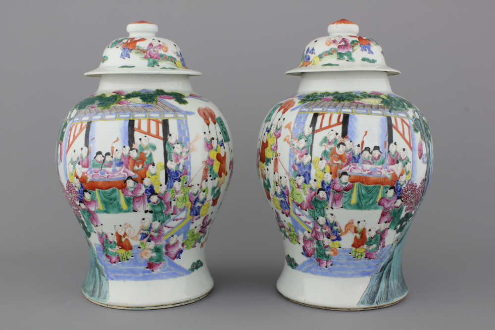Paar vazen in Chinees porselein met decor "Hundred Boys", famille rose, 19e eeuw