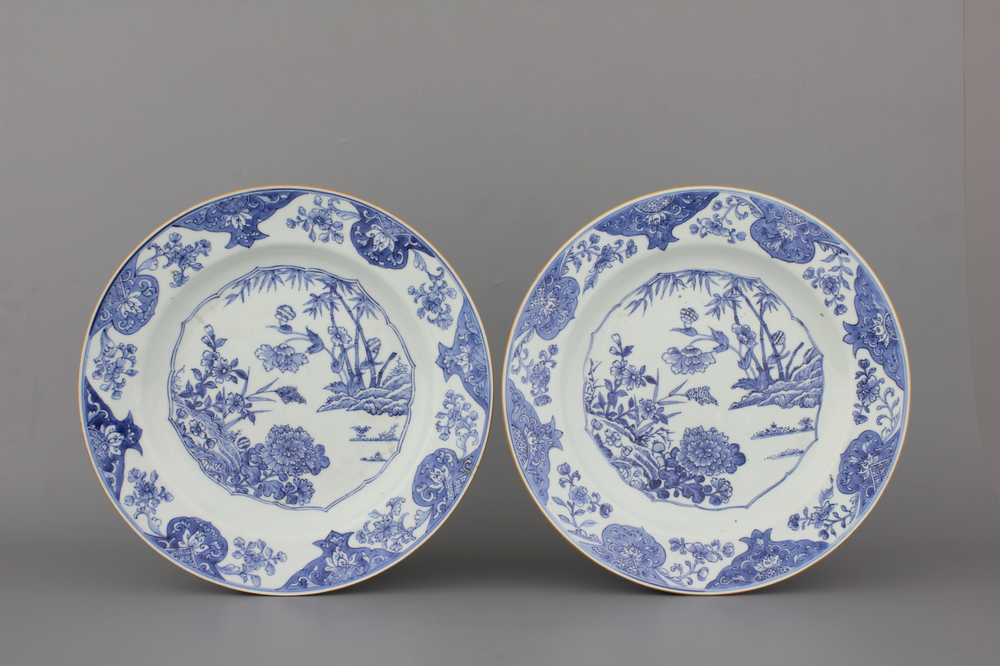 Paar blauw en witte schotels in Chinees porselein, 18e eeuw
