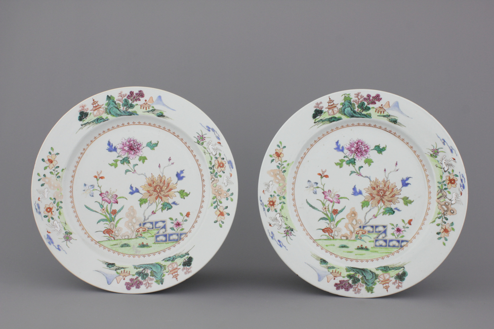 Paire de plats en porcelaine de Chine, famille rose, 18e