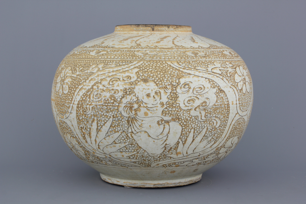 A Chinese cizhou type jar, 19/20th C.