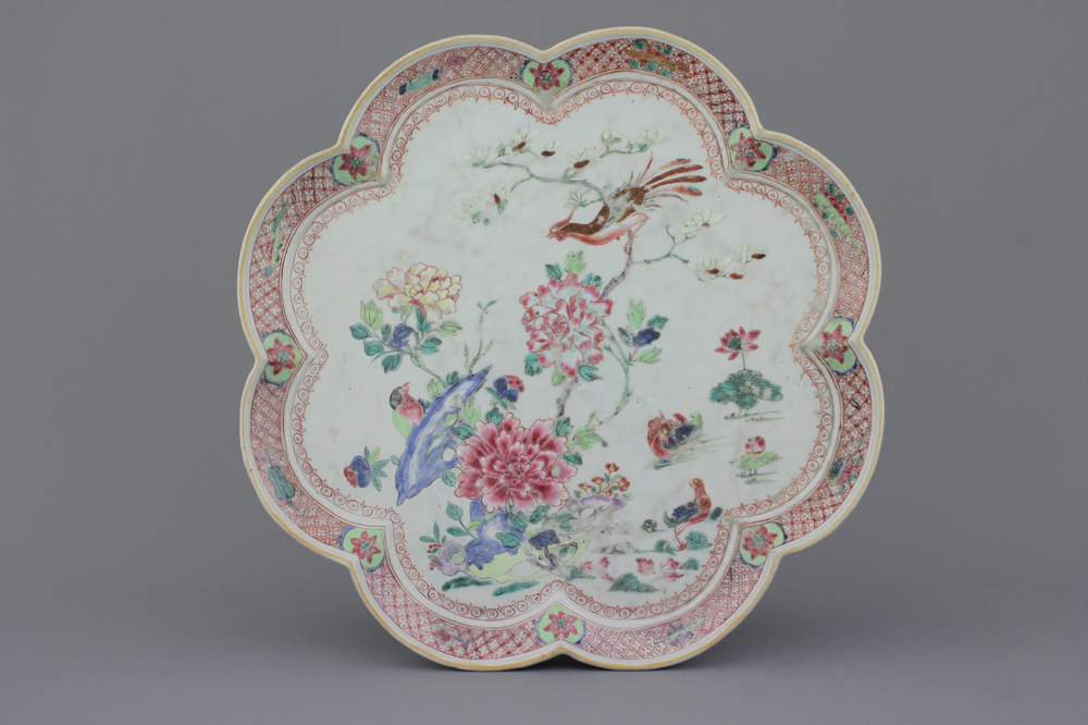Groot lotusvormig dienblad in Chinees porselein, famille rose, 18e eeuw