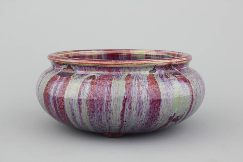 Pot &agrave; encens en porcelaine de Chine &agrave; gla&ccedil;ure 'flamb&eacute;e', 18e-19e