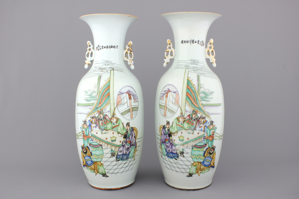 A pair of Chinese porcelain vases with palace interior scenes, 19/20th C.