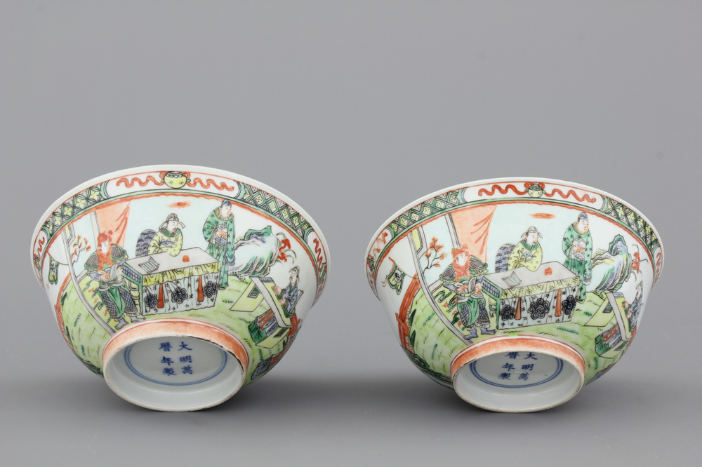 Paire de coupes en porcelaine de Chine, famille verte, 19e