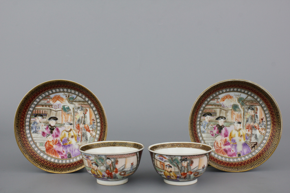 Paar mandarijnse kopjes en schoteltjes, famille rose, Qianlong, 18e