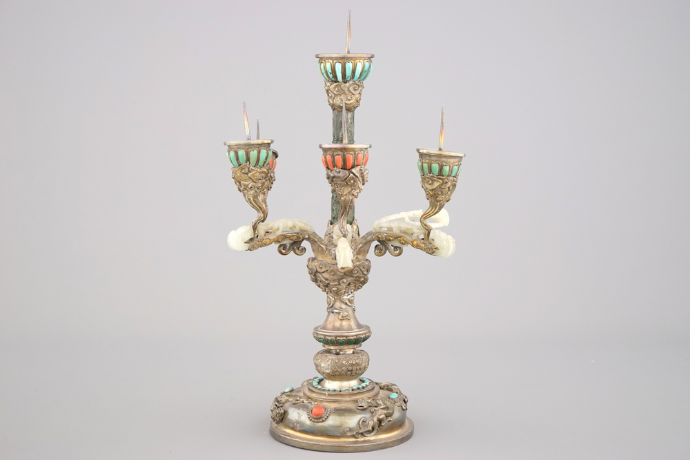 Impressionant chandelier chinois en argent et jade incrust&eacute; de turquoise et corail, 19e