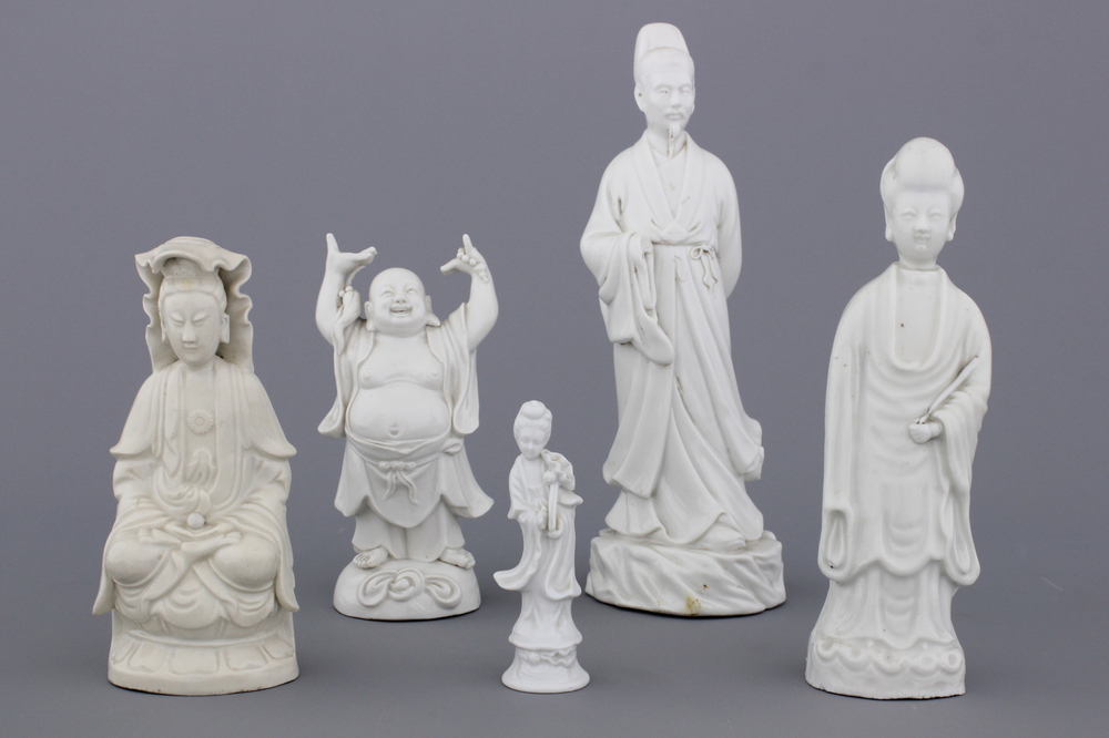 Lot van 5 figuren in 'blanc-de-chine', 19e-20e eeuw
