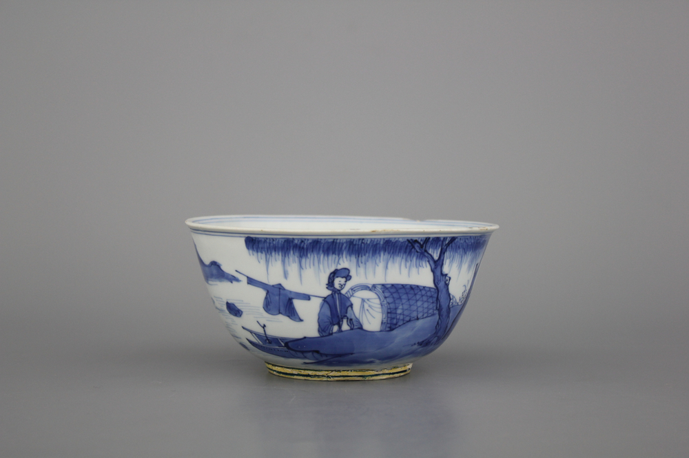 A Chinese porcelain blue and white bowl, Kangxi, 17th C.