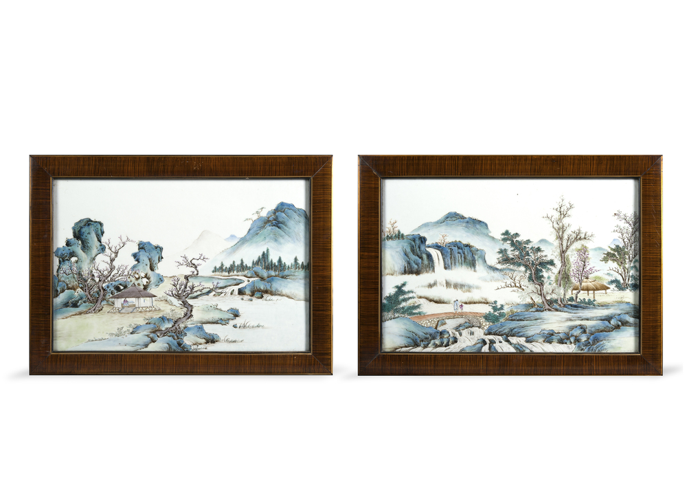 Paire de plaquettes en porcelaine de Chine avec peinture fine d'un paysage, 19e