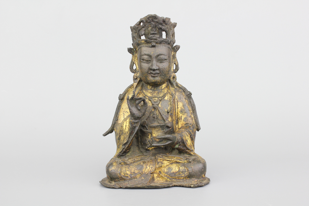 Figure chinoise de Guanyin en bronze dor&eacute;, dynastie Ming