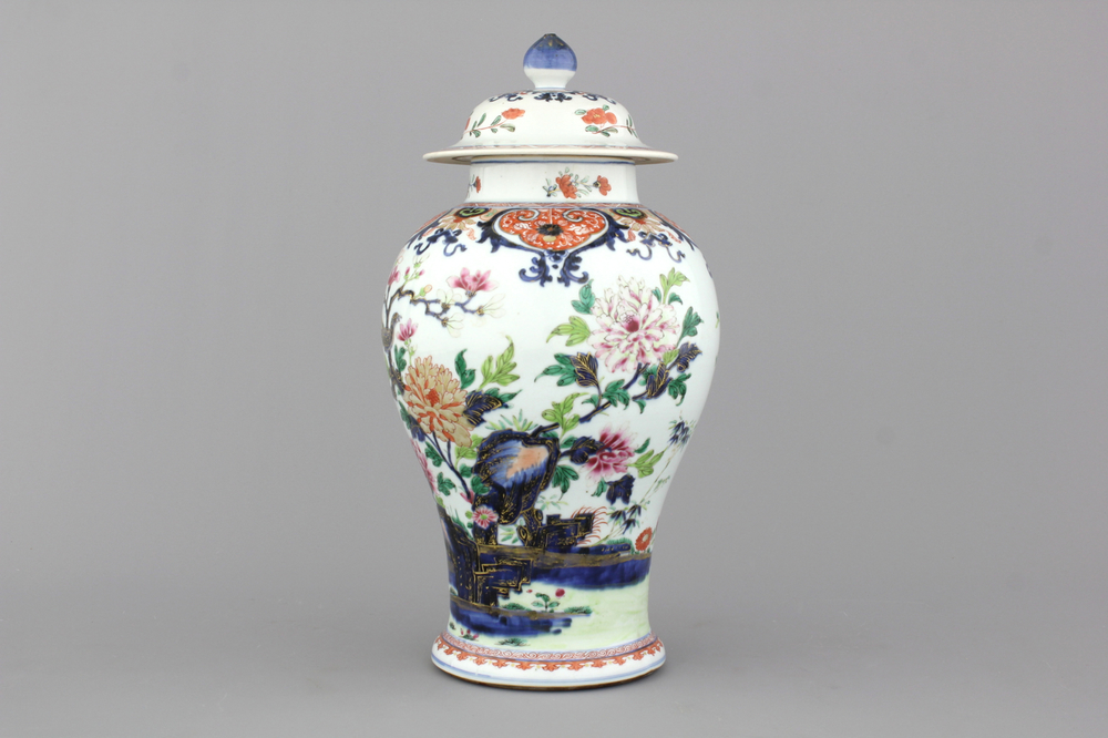 Vase couvert en porcelaine de Chine &agrave; d&eacute;cor floral Imari, Qianlong, 18e