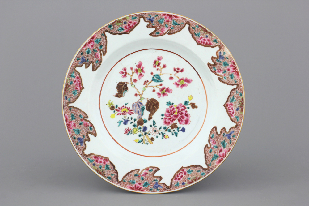 Plat en porcelaine de Chine, famille rose, Yongzhen, env. 1720