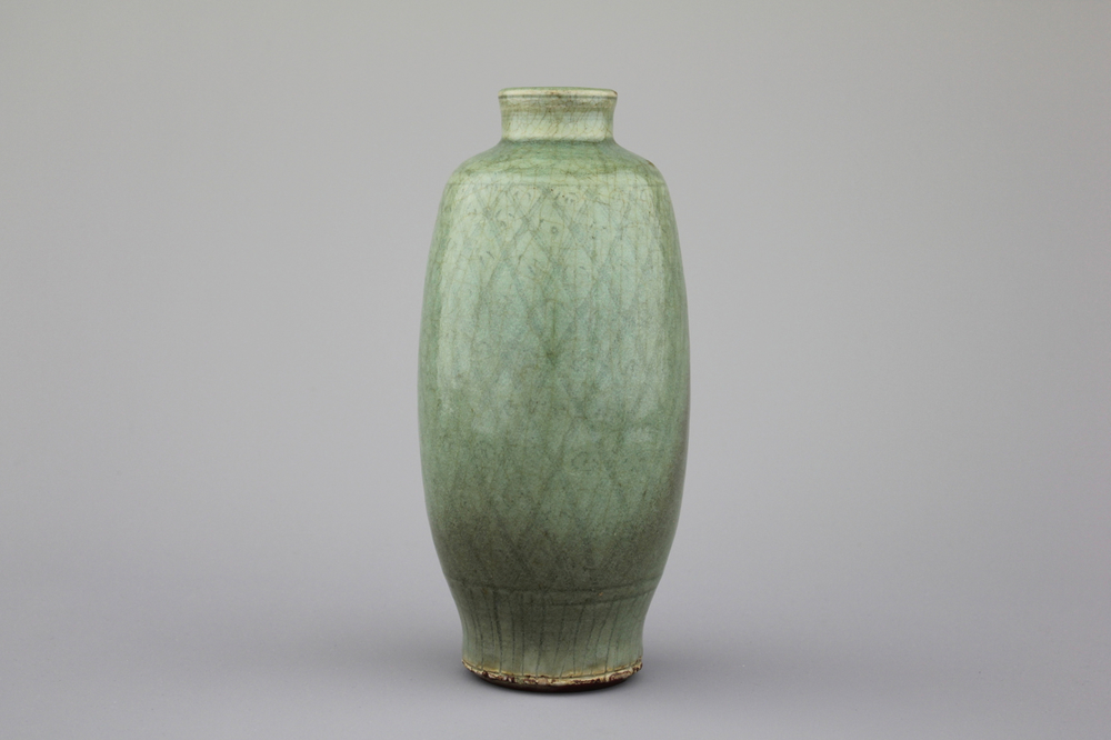 Vase &agrave; gla&ccedil;ure verte, dynastie Ming, Longquan