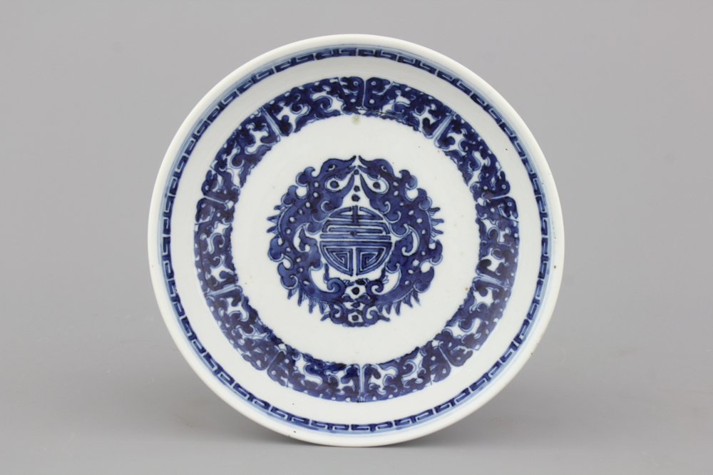 A fine Chinese porcelain blue and white plate in Chinese taste, 19th C.
