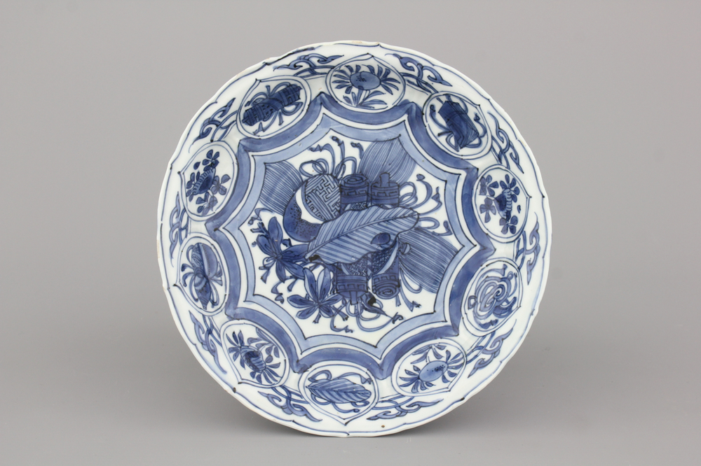 A Chinese porcelain blue and white Ming dynasty Wan-Li plate, 16th C.