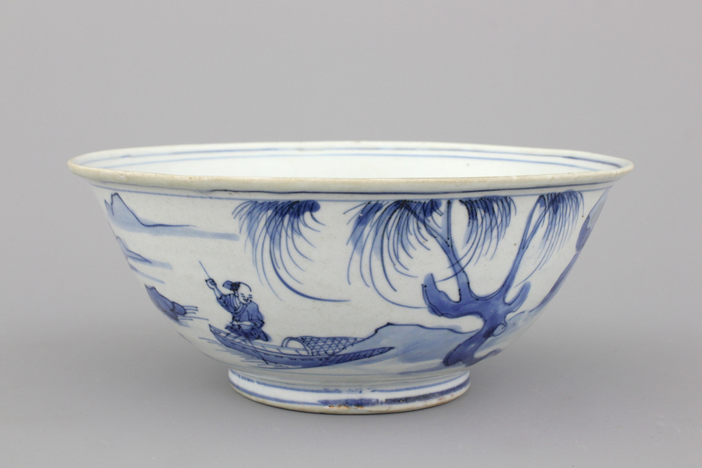 A Chinese porcelain blue and white Ming dynasty bowl, 16th C.