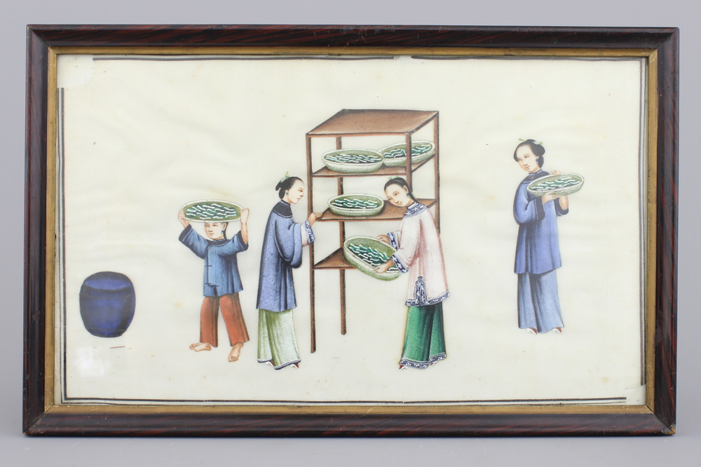 Lot de 8 peintures chinoises sur papier de riz &agrave; d&eacute;cor de la production de soie, Canton, env. 1800
