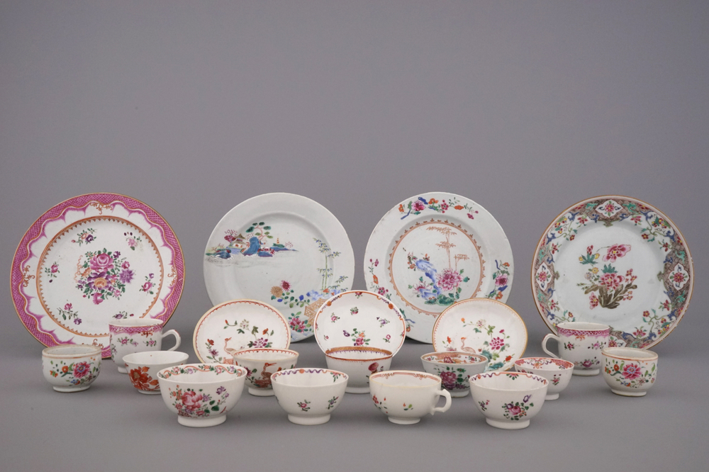 Grande collection d'assiettes, tasses et sous tasses, famille rose, Chine, 18e