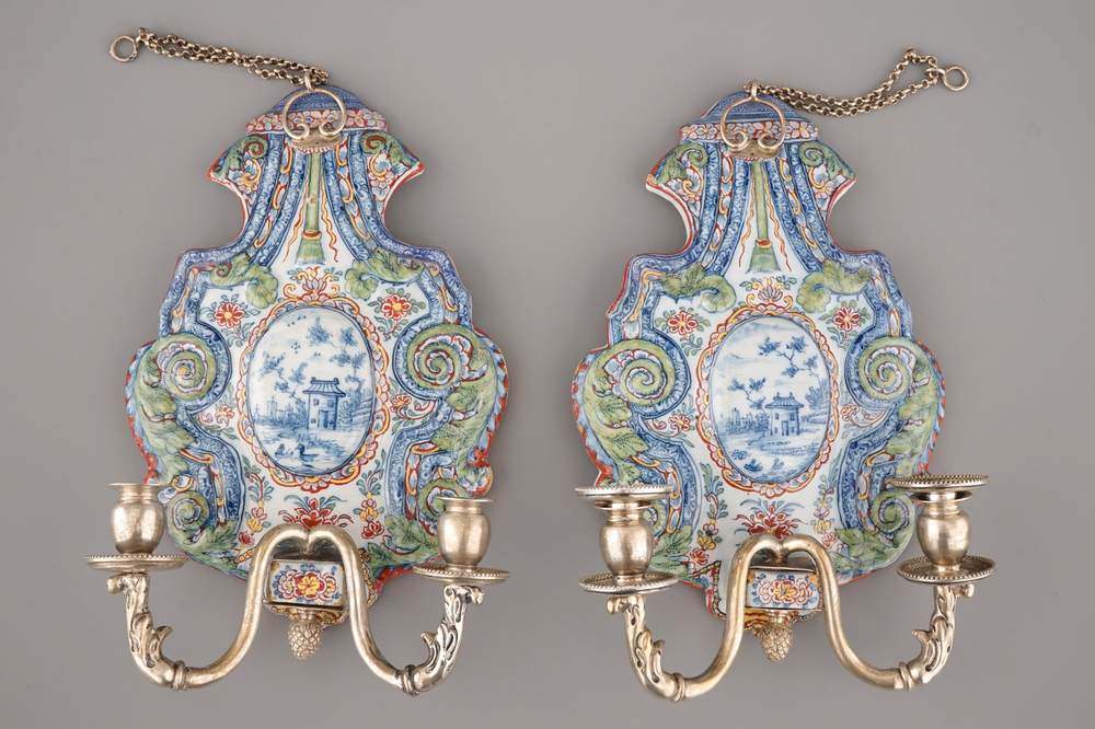 Une paire d'appliques en fa&iuml;ence de Delft et argent, 18&egrave;me