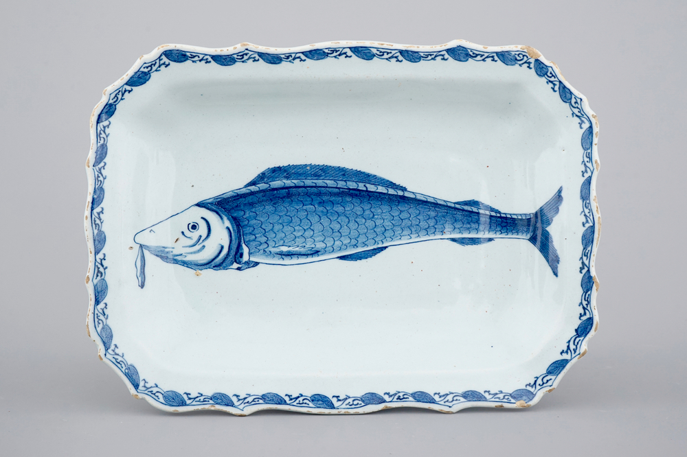 Een Delfts aardewerken blauw-wit rechthoekig haringbord, 18e eeuw