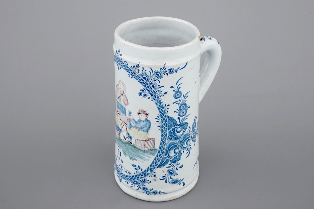 Une chope exceptionelle d&eacute;cor&eacute;e d'une sc&egrave;ne de taverne, Courtrai ou Bruxelles, dat&eacute;e 1794