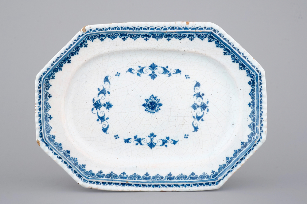 A very large Quimper octagonal blue and white dish, 18th C.