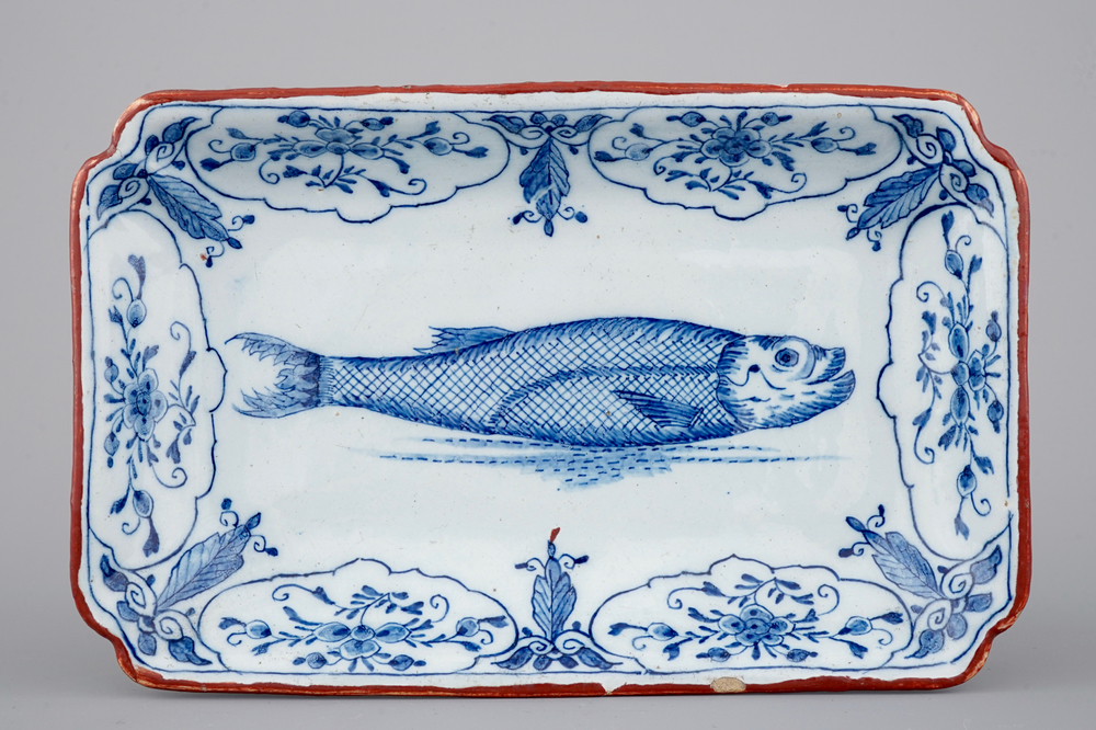 Een Delfts aardewerken blauw-wit rechthoekig haringbord, 18e eeuw