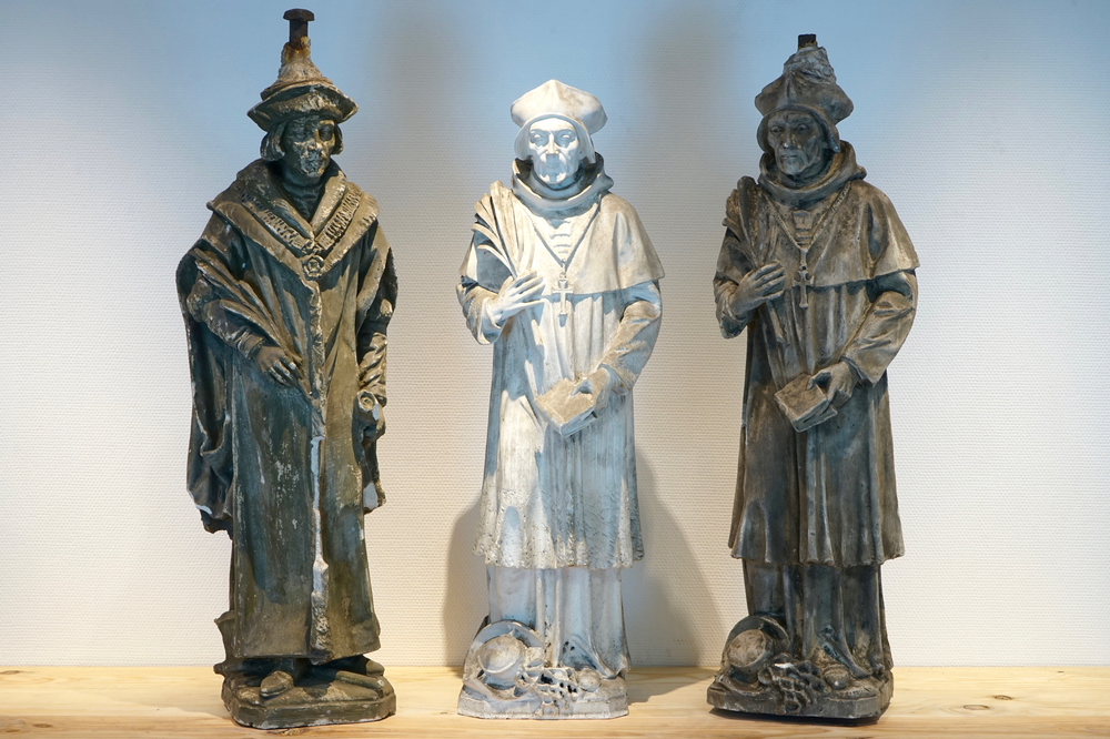 A set of three plaster casts of cardinals, 19/20th C., Bruges