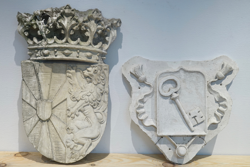 Two plaster casts of Flemish heraldic interest, 19/20th C., Bruges