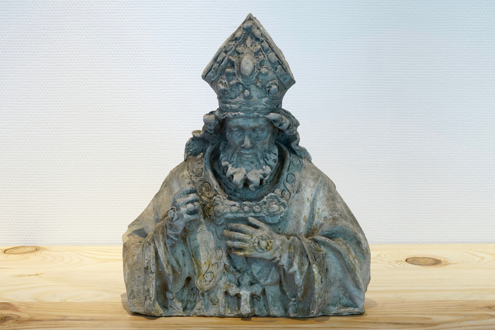 A plaster cast of a cardinal's bust, 19/20th C., Bruges