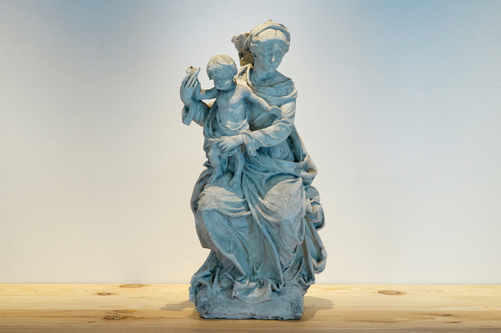 Een plaasteren Madonna met kind, 19/20e eeuw, Brugge