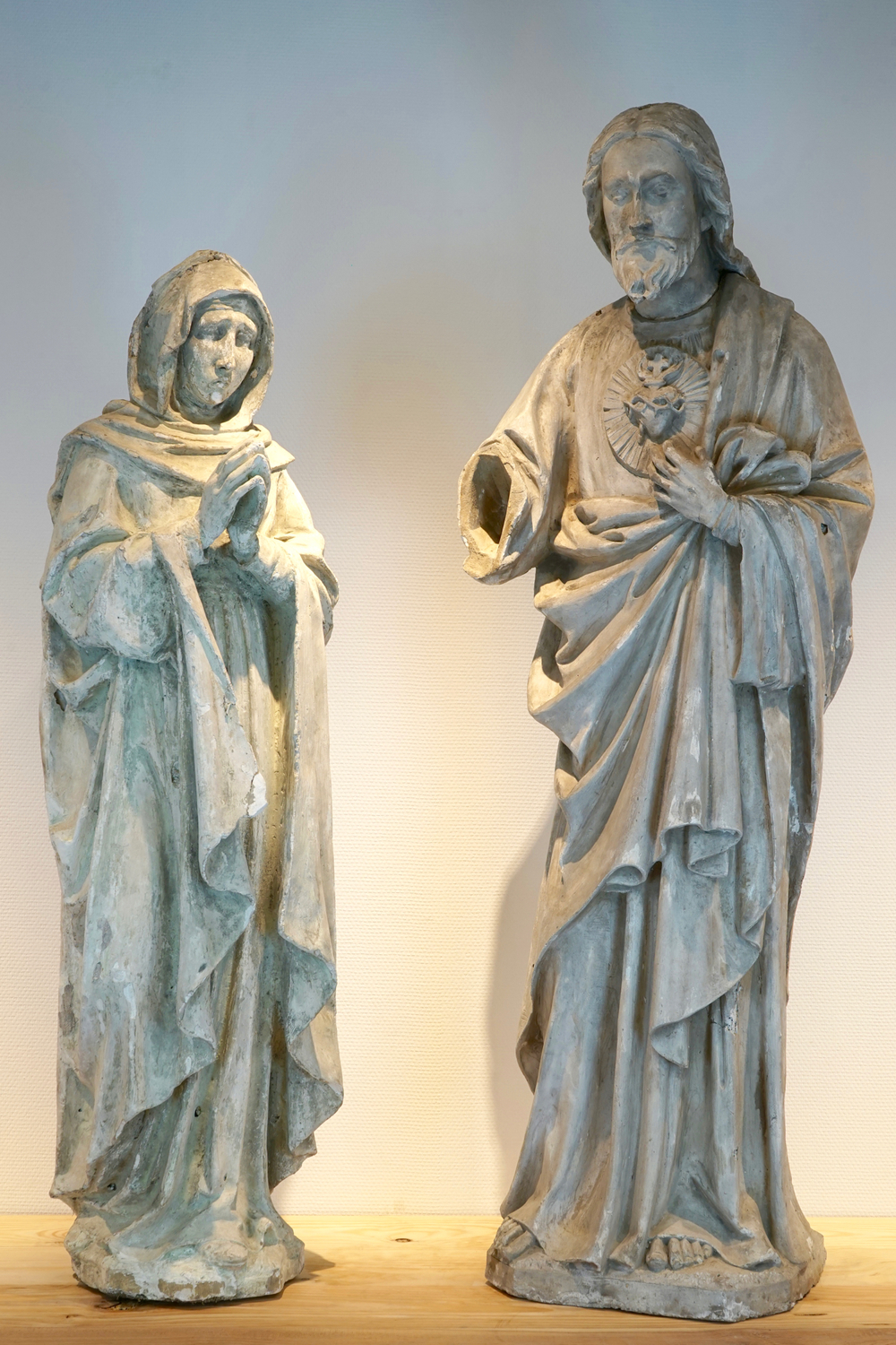 Twee plaasteren religieuze figuren, 19/20e eeuw, Brugge
