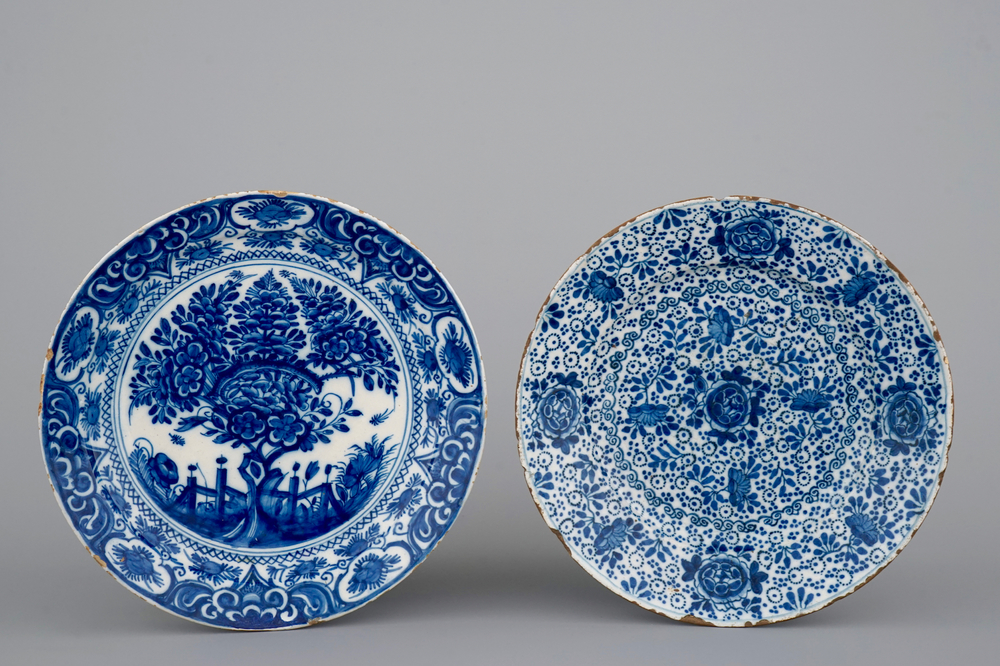 Deux assiettes en fa&iuml;ence de Delft bleu et blanc, 17/18&egrave;me si&egrave;cle