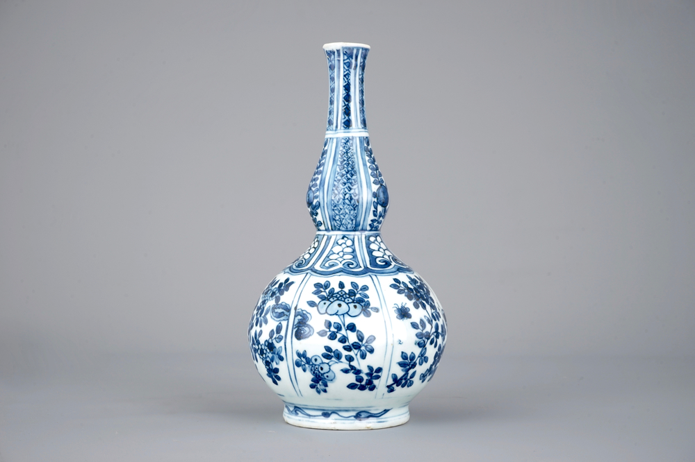 A blue and white double gourd vase, Ming dynasty, Wan-Li (1573-1619)