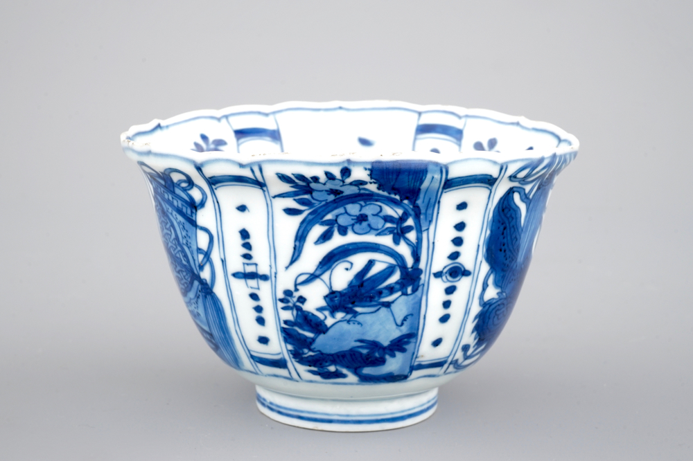 Un bol en porcelaine de Chine de type "kraak", &eacute;poque Wan-Li, Dynastie Ming