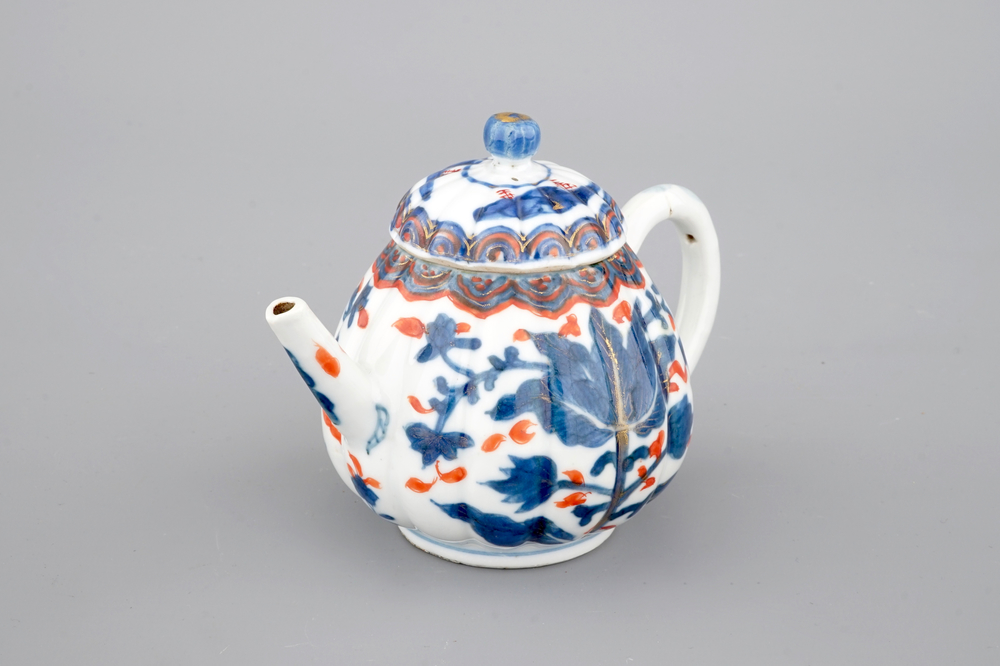 A Chinese imari and gilt teapot, Kangxi, ca. 1700