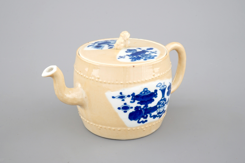 A Chinese cafe au lait ground teapot and cover, Kangxi, ca. 1700