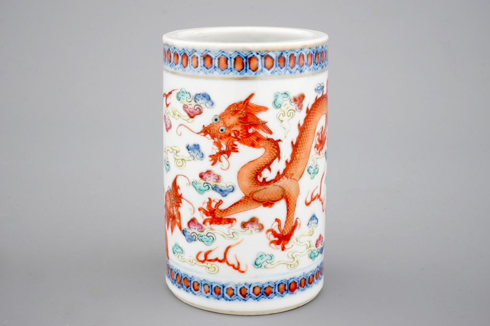 A Chinese polychrome brush pot decorated with a dragon, 19/20th C.