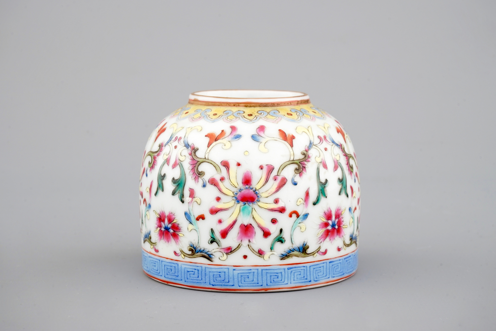 A Chinese famille rose enamelled brushwasher, 19/20th C.