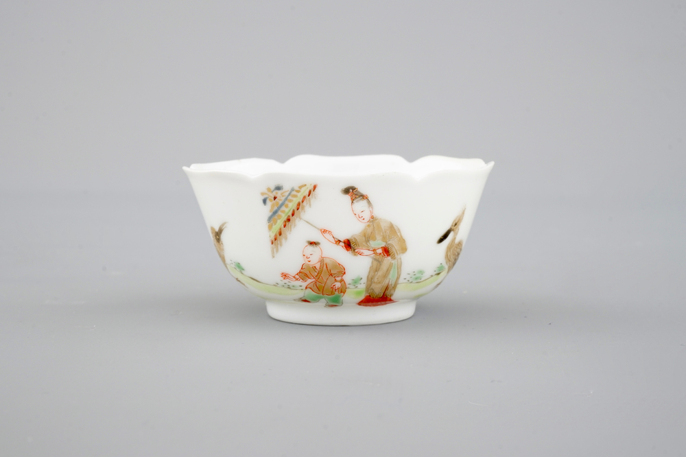 Een Chinees exportporseleinen kop met decor naar Cornelis Pronk: "De parasoldames", ca. 1740