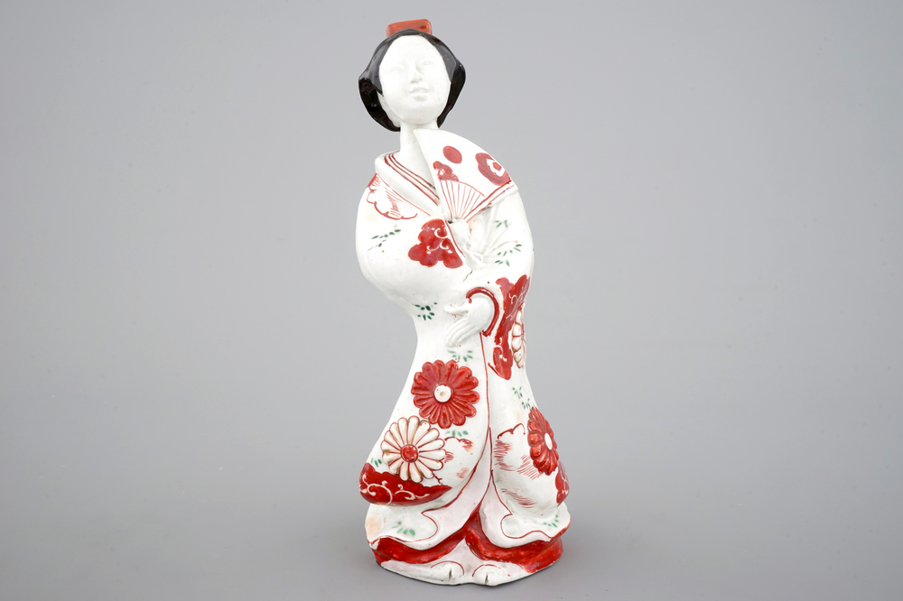 Une figure d'une bijin en porcelaine de Japon, 18&egrave;me
