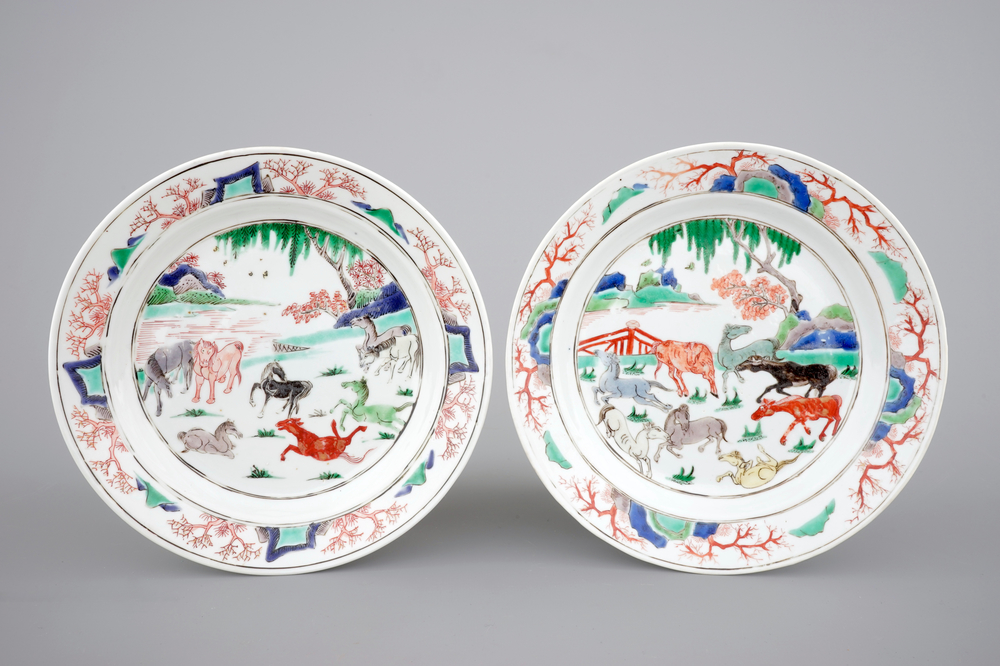 A pair of Chinese famille verte porcelain plates with "The 8 horses of Mu Wang", Kangxi, ca. 1700