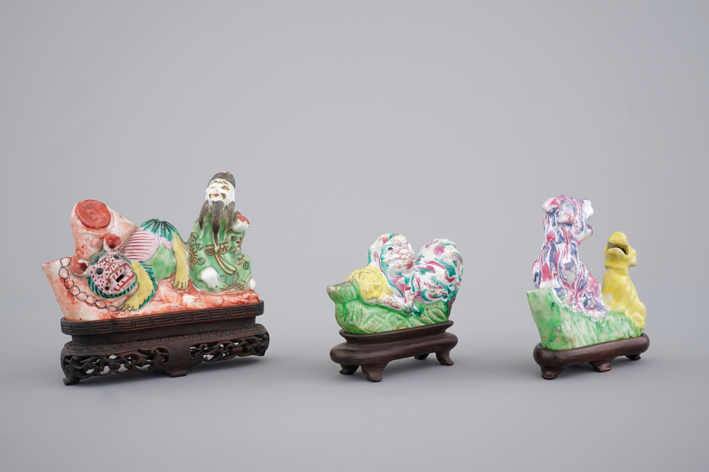 Trois repose-pinceaux en porcelaine de Chine, 18&egrave;me