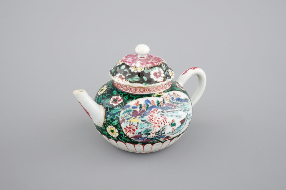 A Chinese famille rose and noire teapot with cover, Yongzheng, 1722-1735