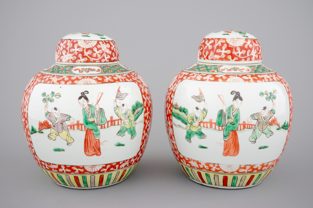 A pair of Chinese famille verte porcelain ginger jars with cover, 19/20th C.