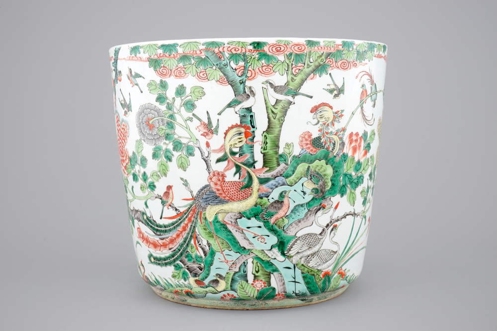 A large Chinese famille verte porcelain jardiniere with phoenix birds, 19th C.