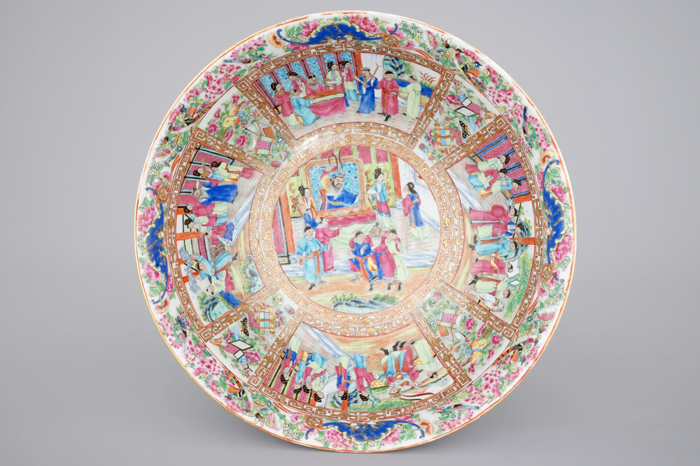A very fine large Chinese famille rose porcelain Canton bowl, 19th C.