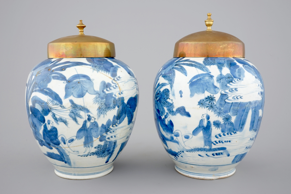 A pair of blue and white Japanese porcelain vases with brass covers in Chinese transitional style, Edo, 17th C.