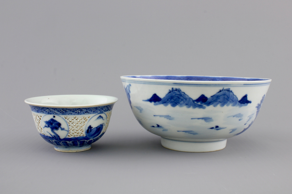 Two Chinese blue and white porcelain bowls, one open-worked, 17/18th C.