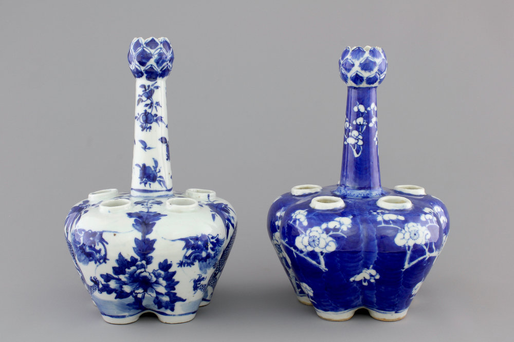 Two Chinese blue and white garlic neck tulip vases, 19th C.
